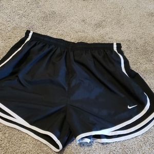 Nike black/white short L